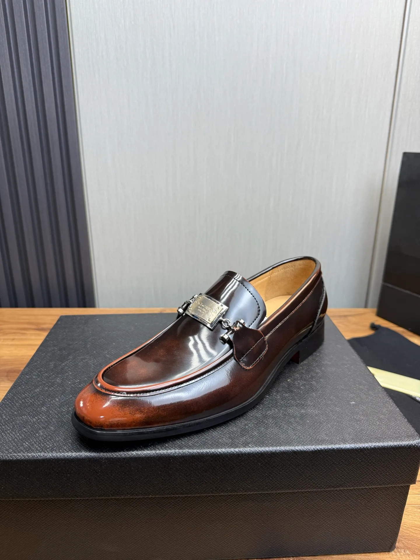 Factory price 520💰 Dolce&G .DG men's loafers👞 Classic and fashionable style, embellished with personalized DG logo. Imported cowhide, open-edge beaded cowhide, cowhide lining, original non-slip and wear-resistant outsole Size: 39-44 (customized at 38.45)